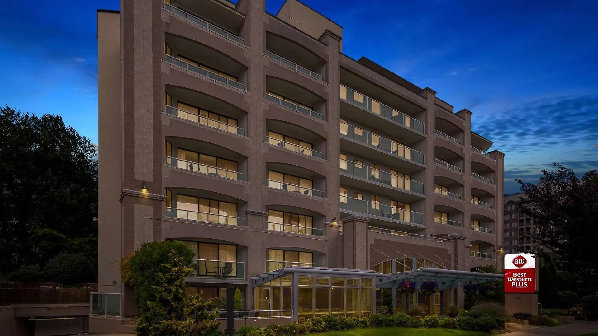 7 Romantic Hotels in Downtown Victoria That Couples Actually Book