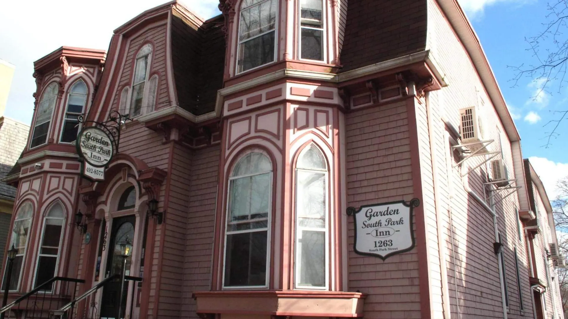 Where to Stay in Downtown Halifax: 4 Best Budget Hotels