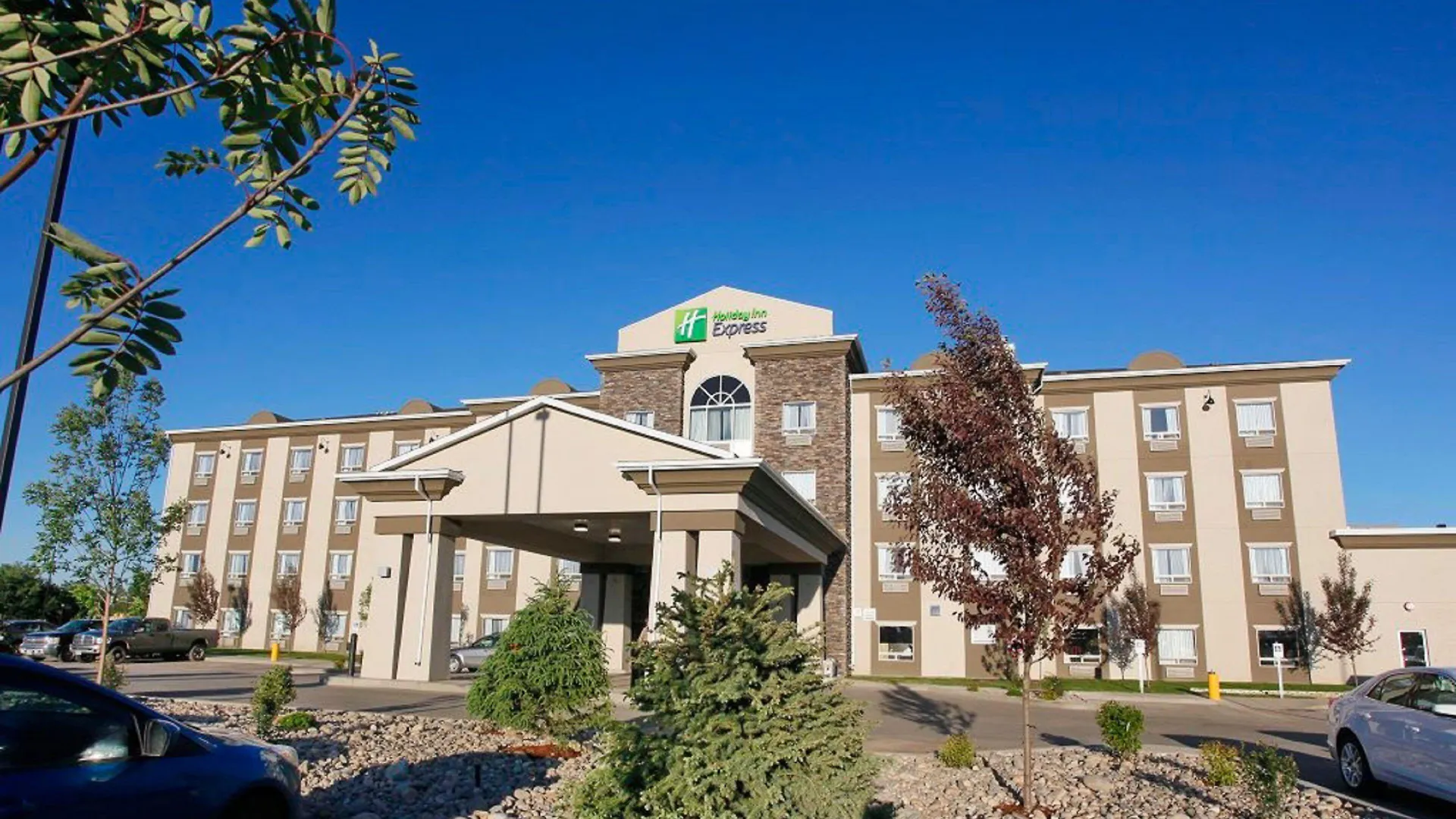 5 Smart Business Hotels Near Fort St John N Peace Museum