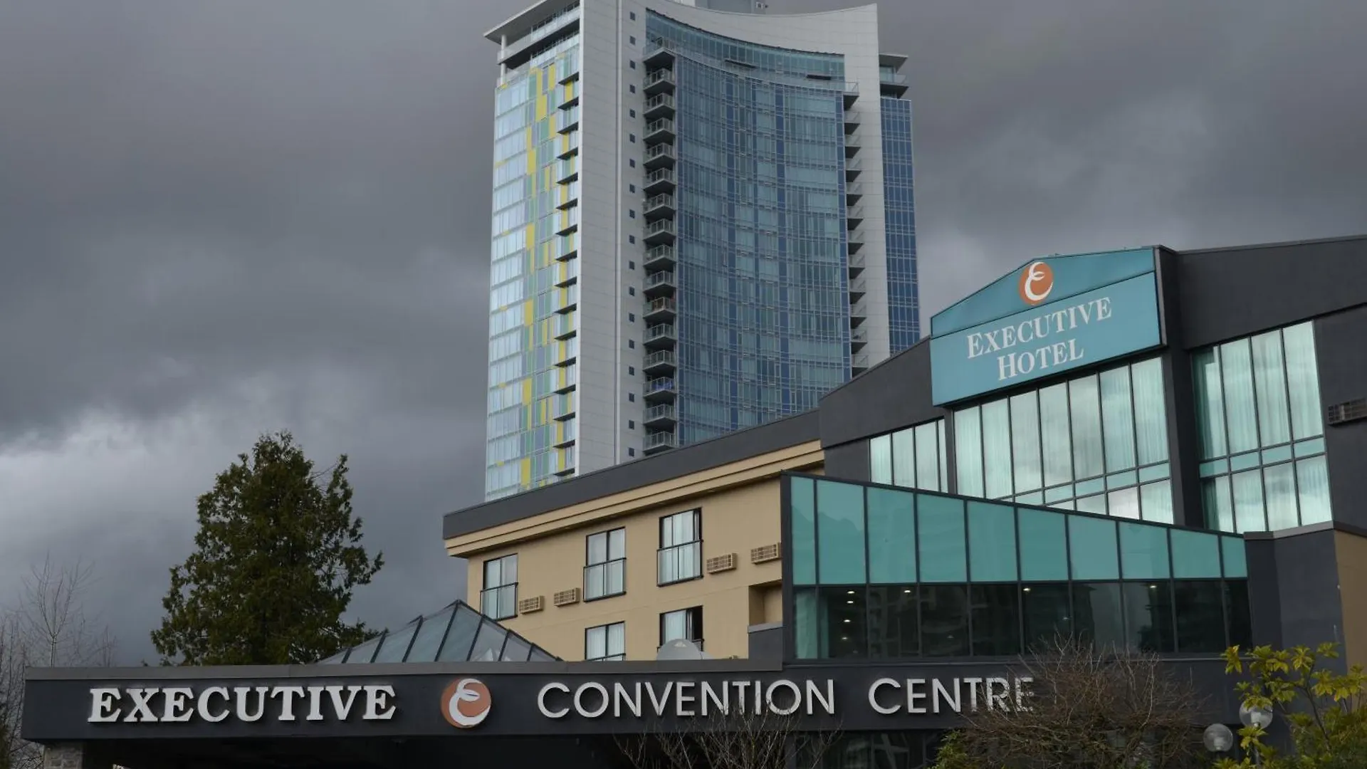 4 Airport-Friendly Hotels Close to Yaletown, Vancouver