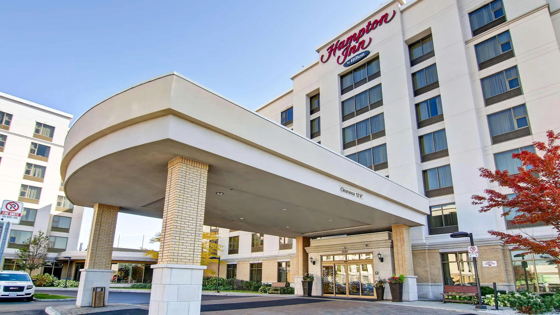 4 Airport Hotels Near Paramount Fine Foods Centre Worth Booking