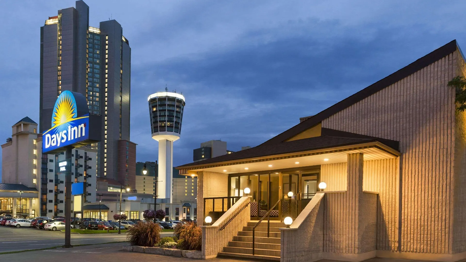 5 Central Hotels Near Whirlpool Aero Car Worth Booking