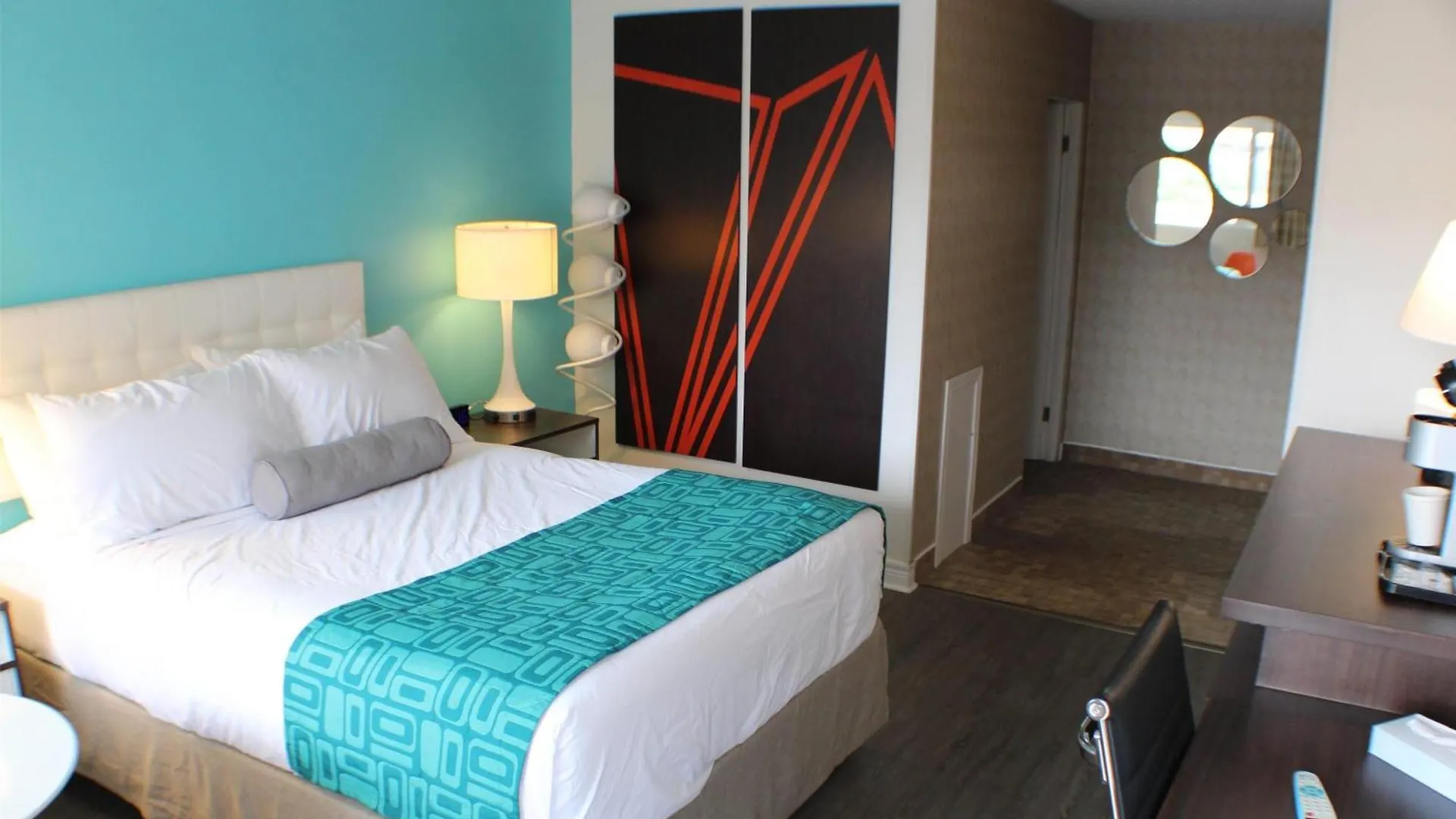 Where to Stay Near Richardson Memorial Stadium: 7 Hotels