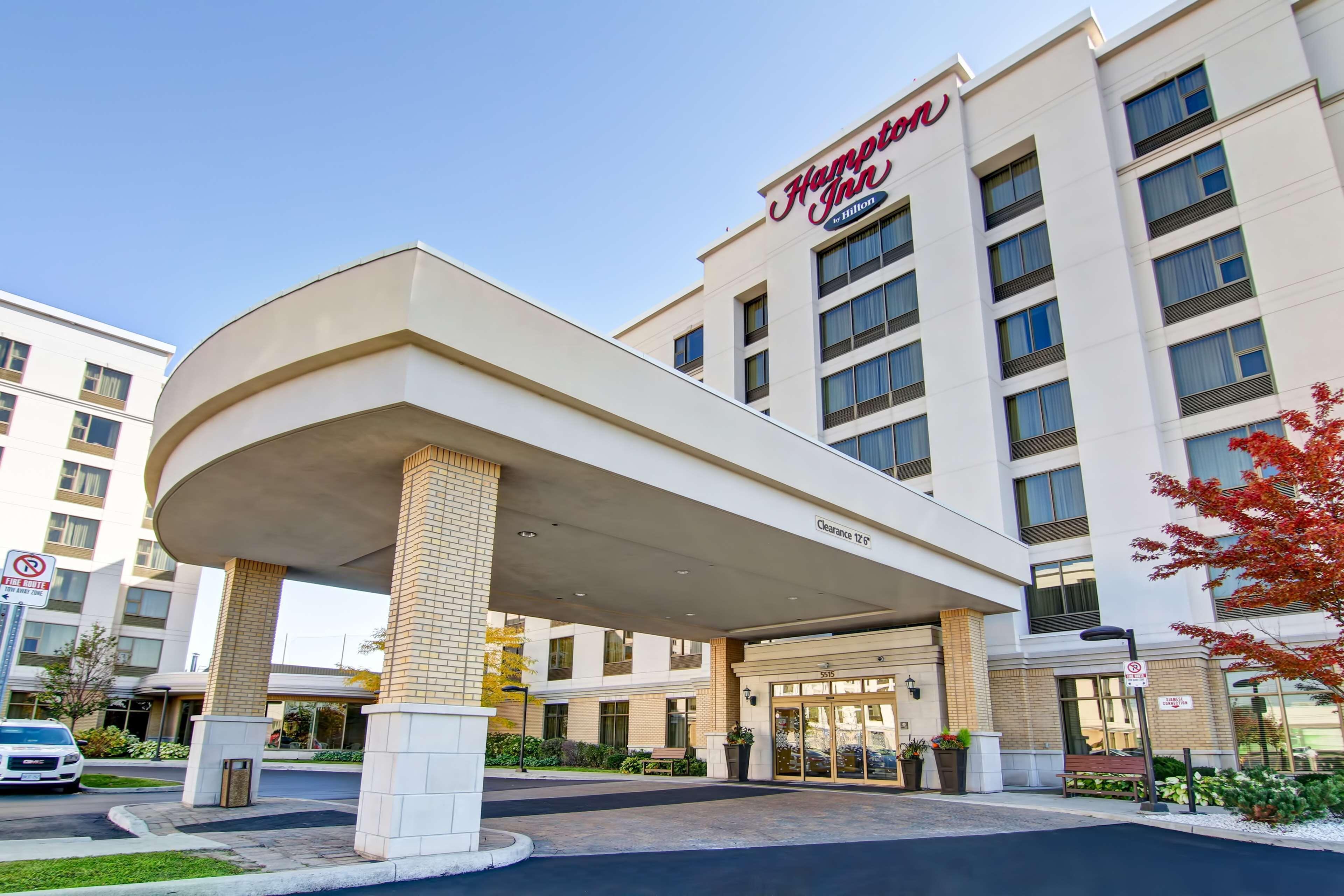 4 Airport Hotels Near Paramount Fine Foods Centre Worth Booking