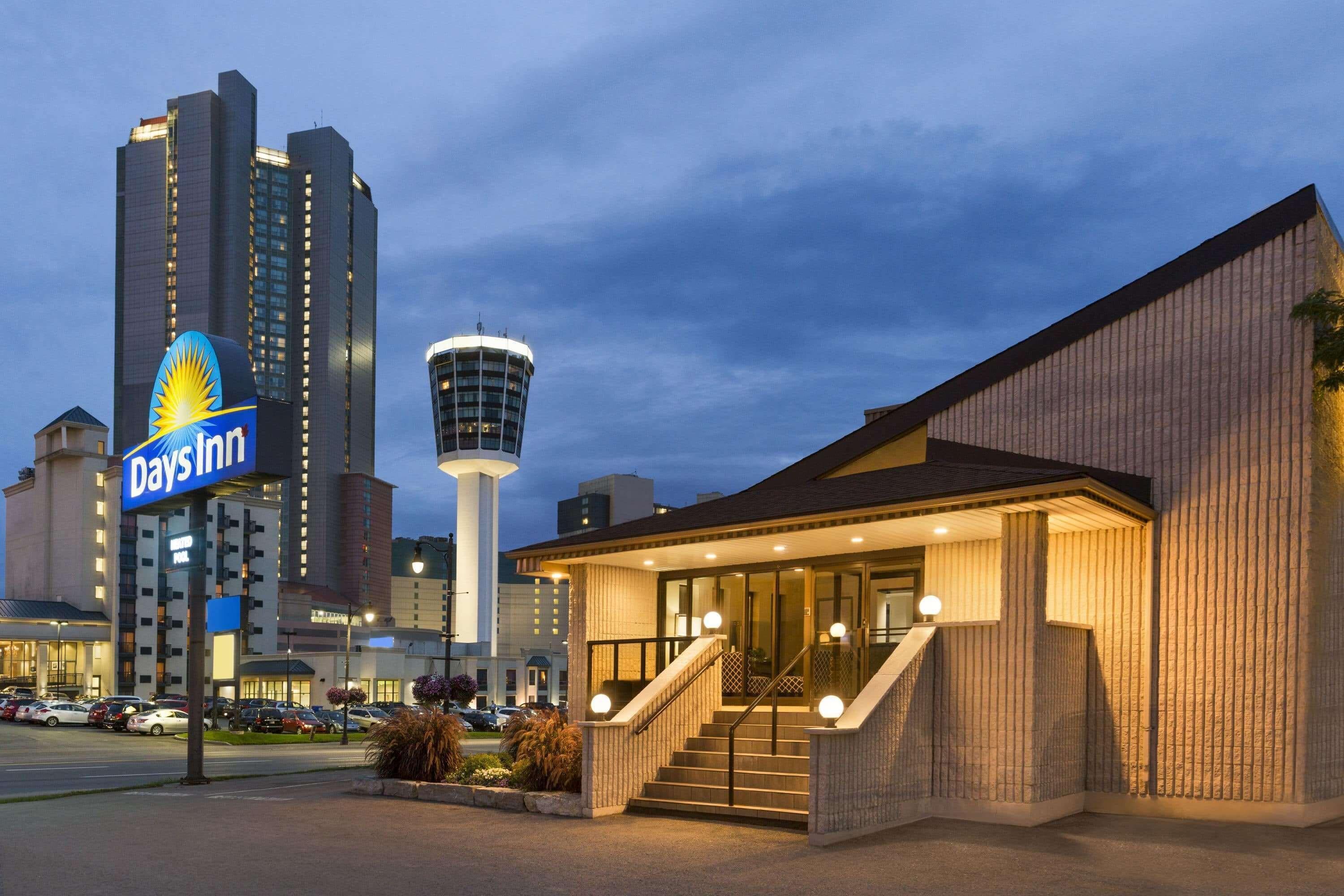 5 Central Hotels Near Whirlpool Aero Car Worth Booking